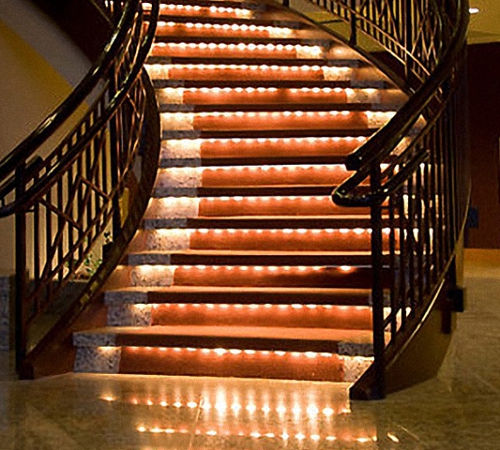 Освещение лестницы в доме: как сделать автоматическую подсветку ступеней своими руками