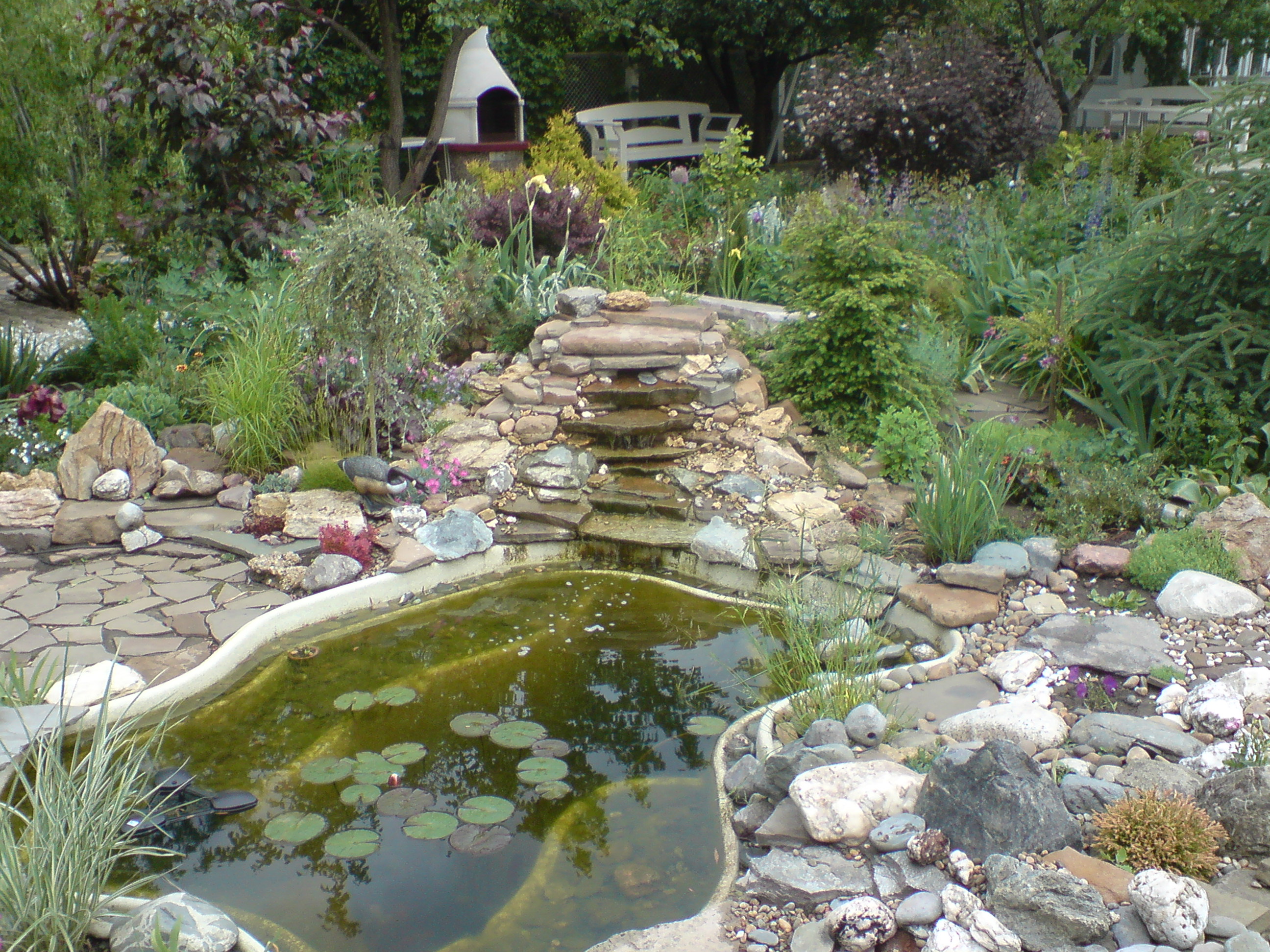 Садовые фонтаны и пруды