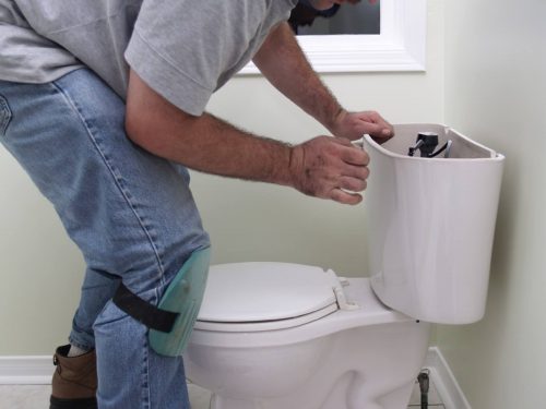 آسان Fix-for-a-Leaky-toilet_22-1