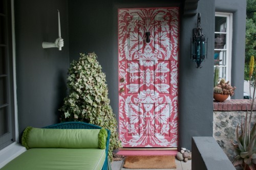 decorating-doors-with-stencils-001