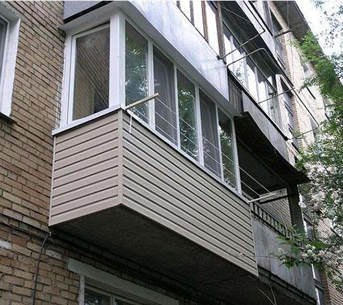 osteklenie-balkonov-v-hrushhevke
